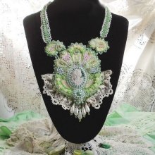 Necklace Anisse Haute-Couture embroidered with antique lace, resin cabochon portrait of woman.